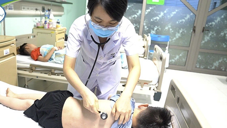 Chỉ ho sốt, trẻ nhập viện phát hiện viêm phổi nặng do vi khuẩn Mycoplasma - Ảnh 1. Chỉ ho sốt, trẻ nhập viện phát hiện viêm phổi nặng do vi khuẩn Mycoplasma - Ảnh 1.