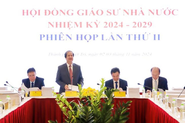 hoi-dong-gsnn-1732366093453387175482 Chính thức công nhận 614 giáo sư, phó giáo sư năm 2024, một ứng viên rút hồ sơ - Ảnh 1.