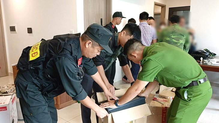 Công an tỉnh Bắc Giang thu giữ tang vật gây án của nhóm giả danh nhân viên ngân hàng lừa đảo chiếm đoạt tài sản trên không gian mạng của hàng nghìn người - Ảnh: Công an cung cấp